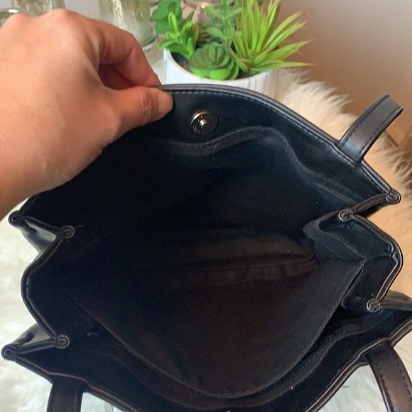 Nine West black leather medium size shoulder/sling bag - Picture 9 of 15